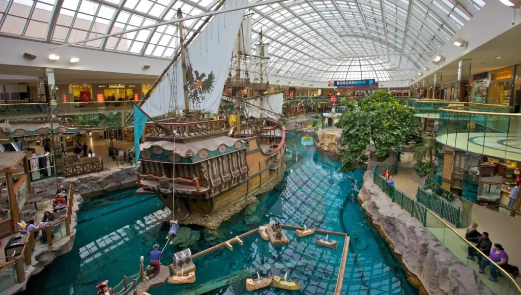 West Edmonton Mall (Edmonton, Canada)